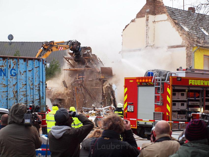 Hausexplosion Bruehl bei Koeln Pingsdorferstr P544.JPG